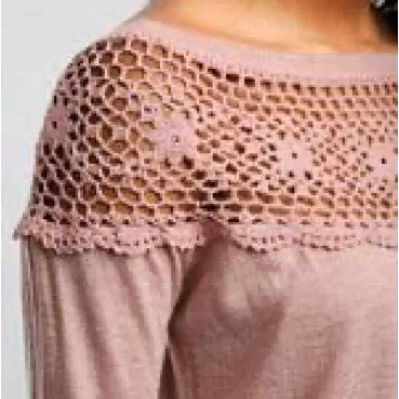Buckle -‎ Daytrip, Dusty Rose Color, Crochet Yoke Wide Neck Top - Picture 4 of 12